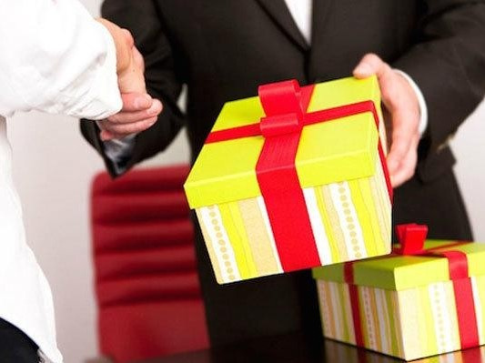 Hà Nội yêu cầu không thăm, chúc Tết cấp trên, cấm biếu, tặng quà lãnh đạo