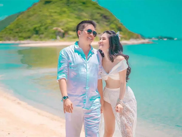 Kỷ niệm 10 năm ngày cưới, Đoàn Di Băng show ảnh siêu hở bên chồng