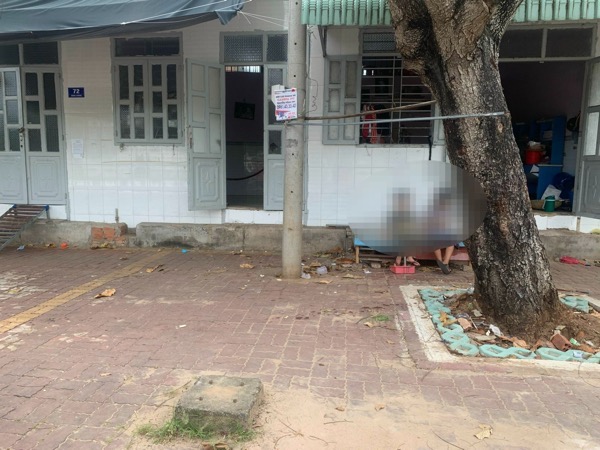 Chồng đâm vợ nhiều nhát rồi treo cổ tự tử, cả 2 đều nguy kịch