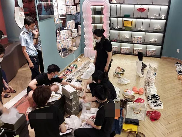 Bị 'sờ gáy', cửa hiệu Trang Nemo có dấu hiệu bán hàng giả