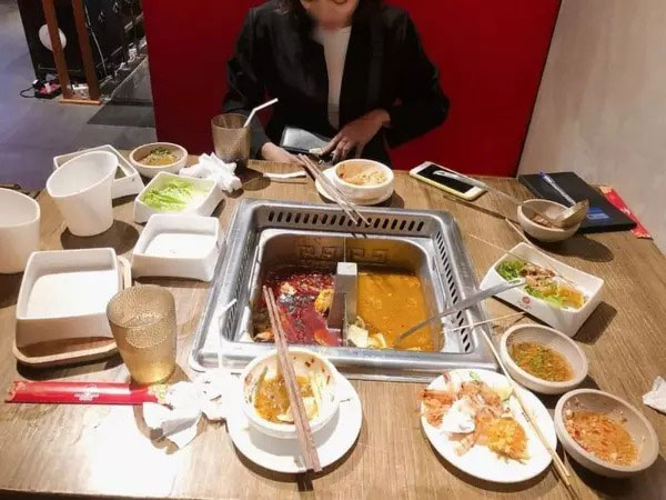 Rủ bạn gái đi hẹn hò, 'thiếu gia' ăn xong bùng luôn hóa đơn 1 triệu rồi lẻn về
