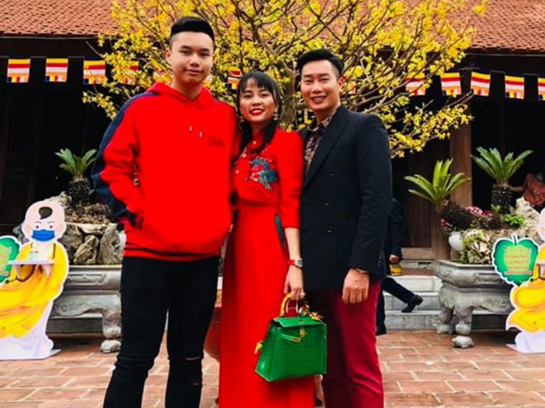 Đời tư viên mãn của nam MC VTV được Lại Văn Sâm se duyên: Vợ vừa xinh đẹp, vừa bản lĩnh, quý tử cao gần 1m9 cực thông minh