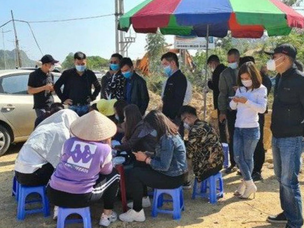 Nhà đầu tư bất động sản 'kiệt sức' vì lãi vay