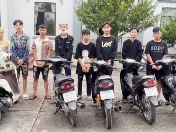 Thiếu niên 15 tuổi cầm đầu băng nhóm chuyên vác mã tấu chặn cướp người đi đường