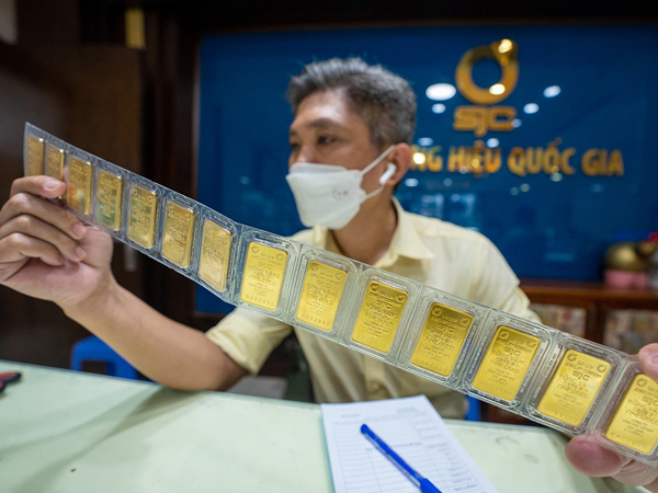 ‘Cá mập’ gom thêm 4,6 tấn vàng