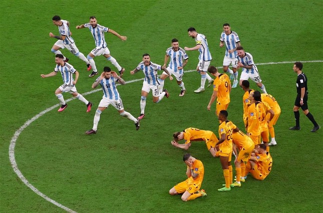 Hai đội tuyển Argentina và Hà Lan đối diện hình phạt từ FIFA