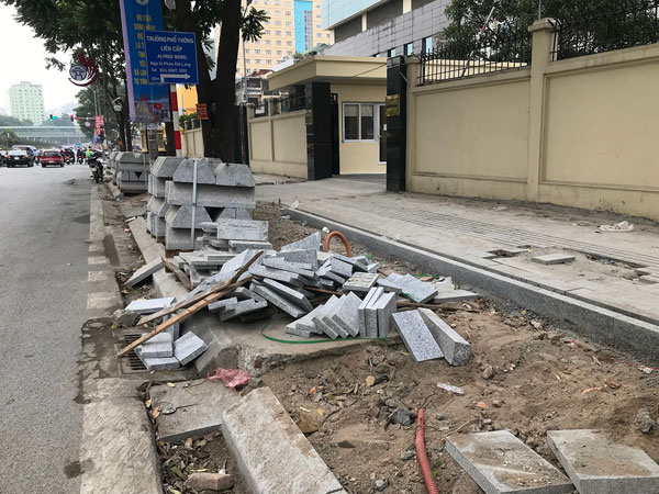 Hà Nội không nhất thiết phải ‘đồng phục’ vỉa hè các tuyến phố bằng đá tự nhiên