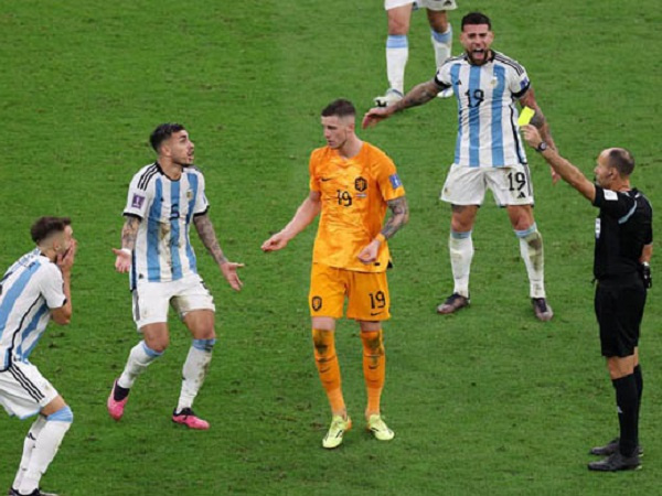 Trận Hà Lan vs Argentina phá vỡ kỷ lục thẻ phạt của 'Trận chiến Nuremberg'
