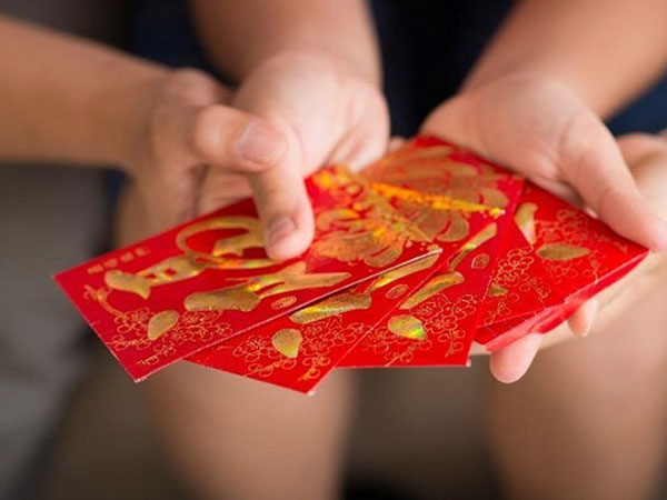 Tết thời 4.0, vợ chồng đi du lịch vẫn lì xì được cả họ