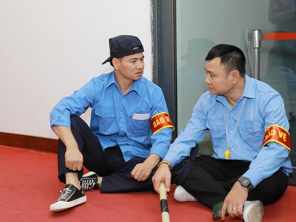 Tự Long, Xuân Bắc ngồi bệt tập kịch, Xuân Hinh nhí nhảnh bên Hồng Vân