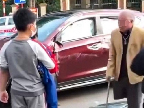 Người đàn ông cụt chân lái xe ô tô gây tai nạn sẽ bị xử phạt thế nào?