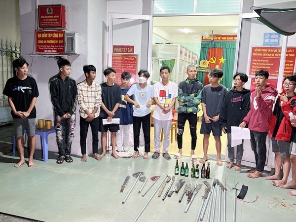 Ngăn chặn nhóm thanh thiếu niên dùng mã tấu, bom xăng để hỗn chiến