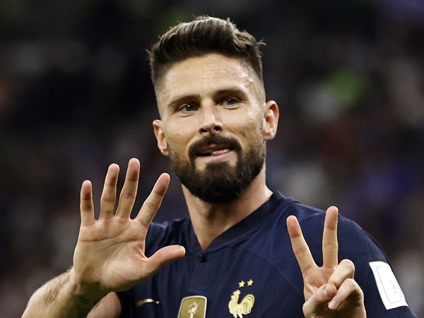 Giroud tự nhận có lối chơi giống Kane, hiểu rõ cặp trung vệ tuyển Anh