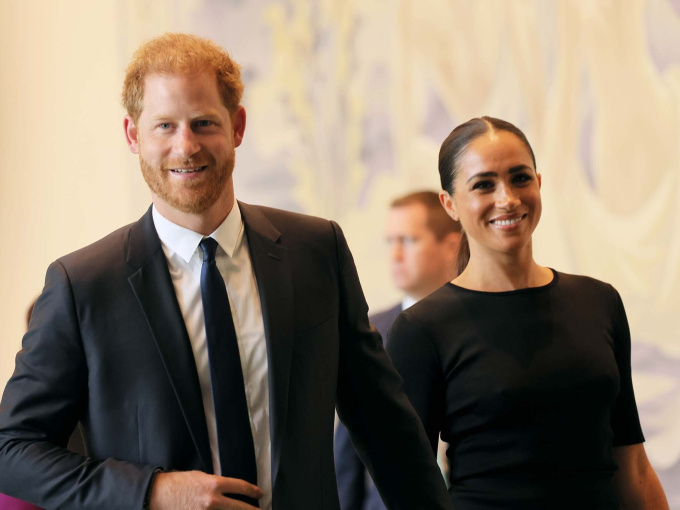 Harry bất ngờ tố cáo Hoàng gia 'dối trá để bảo vệ' anh trai William