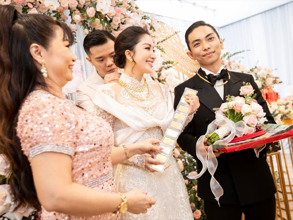 Choáng với số sính lễ siêu khủng trong đám cưới Khánh Thi - Phan Hiển: Của hồi môn 'sương sương' đã 22 cây vàng