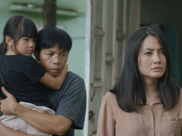 Mẹ rơm tập 24: Hồng ngỡ ngàng gặp lại cha con Mô, sắp lộ chuyện làm gái