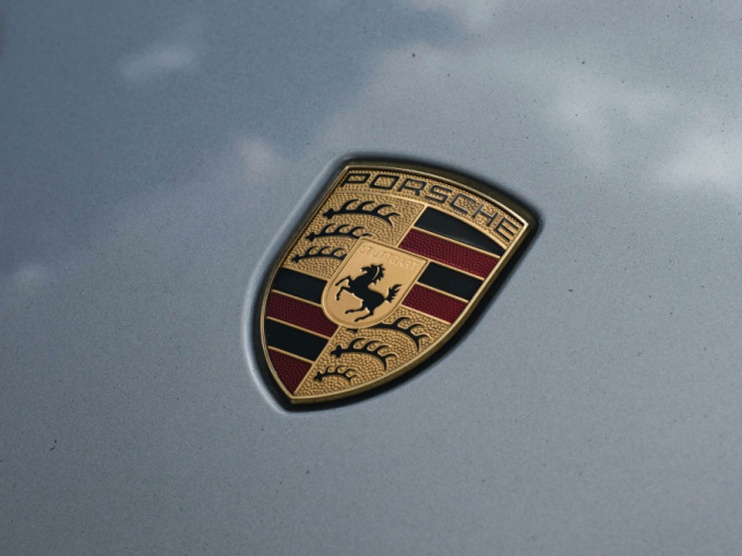 Porsche trở thành hãng xe không đáng tin cậy nhất