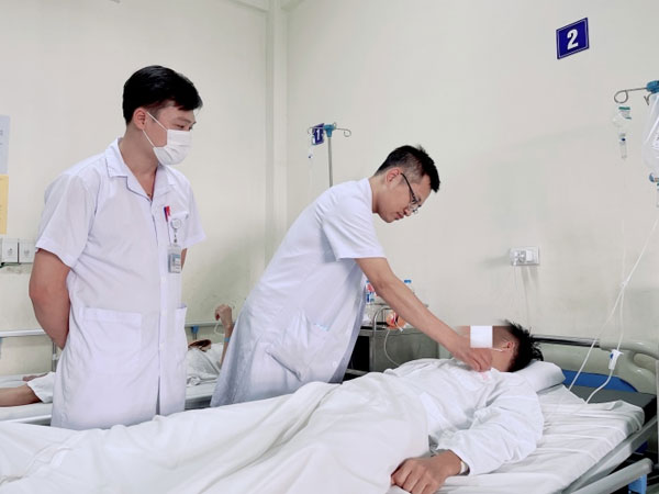 'Quan hệ' 1 lần duy nhất bị rách bao, nam thanh niên mắc sùi mào gà đốt 15 lần chưa hết