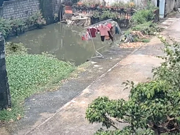 Tình làng nghĩa xóm suýt rạn nứt vì 'thế lực bí ẩn', may có camera làm chứng