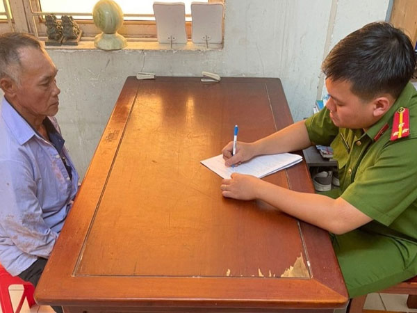 Đâm đồng nghiệp tử vong trước cổng công ty