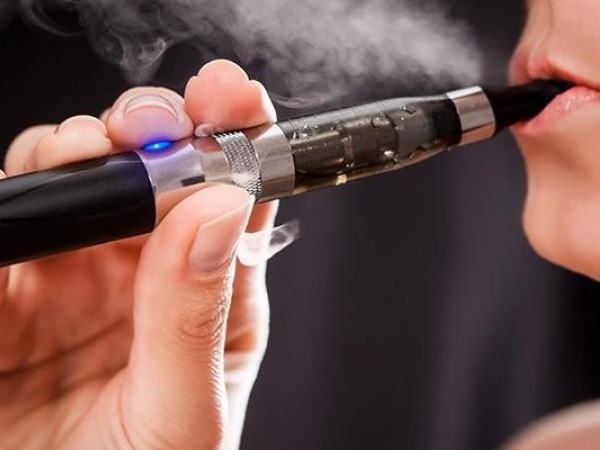 Đề xuất các trường cấm học sinh hút thuốc lá điện tử