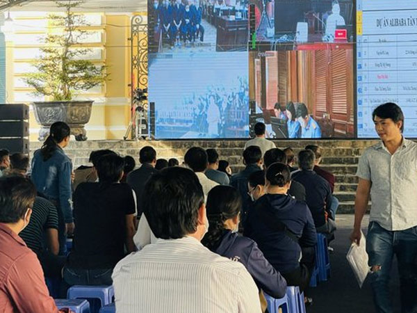 Xét xử cựu CEO Alibaba: Dụ bà lao công trả góp hơn 1 tỉ đồng