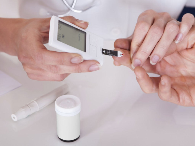 Trẻ 6 tuổi đột ngột uống nhiều nước do mắc biến chứng đe dọa tính mạng