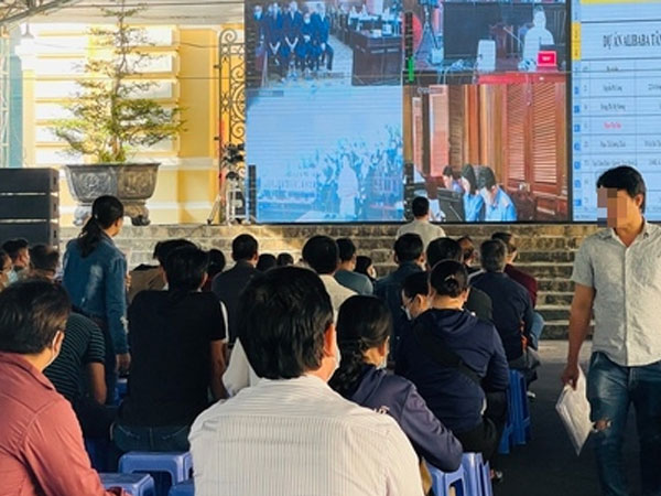Ly kỳ người đàn ông chở hơn 7 tỉ đồng đến công ty CEO Nguyễn Thái Luyện