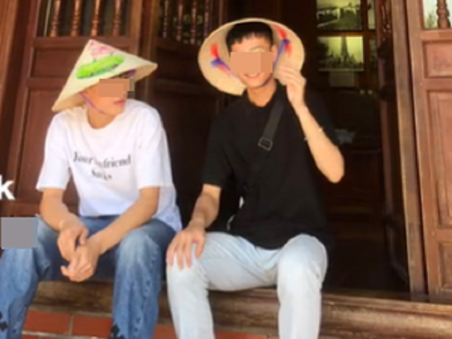 Xót xa tiếng gào thét đầy 'bi ai' của thanh niên mất đi bạn trai: Sóng to thế này em biết tìm anh ở đâu