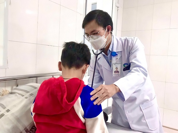 Thèm ngọt, sụt cân, bé 6 tuổi nguy kịch vì đái tháo đường