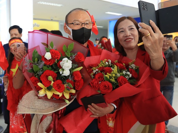 Đội tuyển Việt Nam được tiếp đón nồng nhiệt tại Lào, sẵn sàng cho AFF Cup 2022