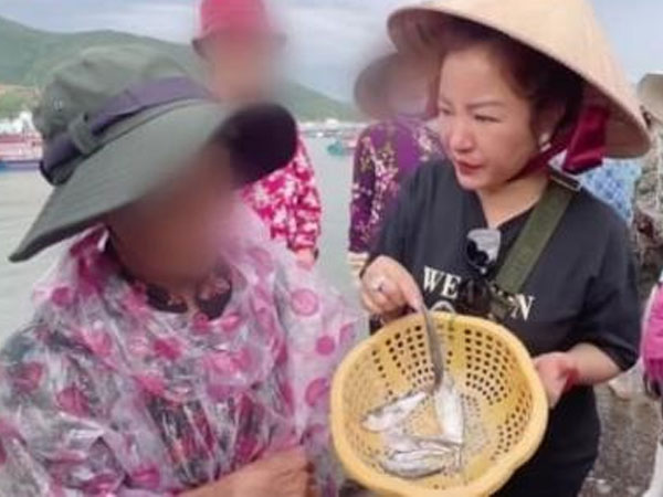 Bị chỉ trích vì cách ăn nói 'kém duyên' khi đi làm từ thiện, danh hài Thúy Nga nói gì?