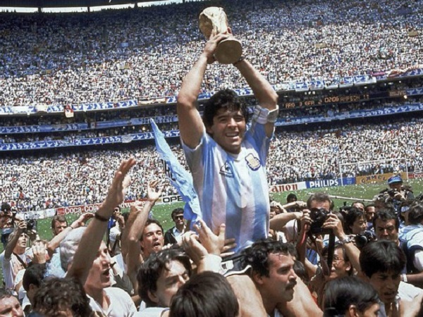 Chuyện kỳ lạ về viên chức trốn việc tới chung kết World Cup, ‘bất tử’ cùng Maradona và mơ cõng Messi