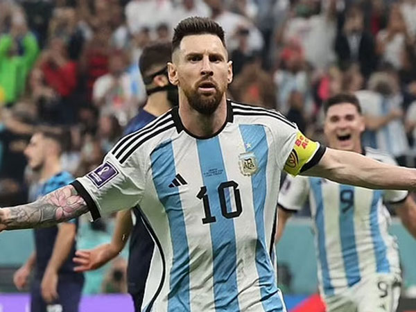 Messi trước cơ hội lập 'hat-trick' kỳ vĩ mới chỉ 8 cầu thủ làm được