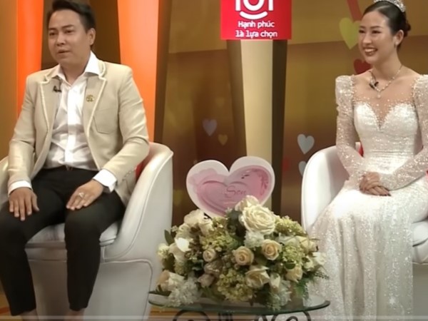 Chàng trai theo đuổi bạn học hơn 10 năm, nhờ phụ huynh mới cưới được vợ