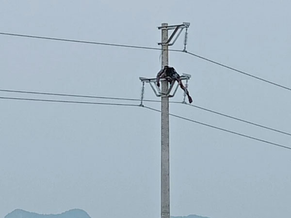 Vụ người đàn ông bị điện giật cháy đen: Nạn nhân không phải là nhân viên công ty