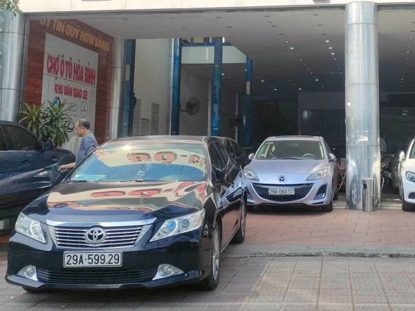 Xe sang cũ giá 1 tỷ ế không ai mua, người bán sốt ruột sợ chôn vốn