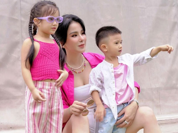 Diệp Lâm Anh gặp lại con trai sau 2 tuần xa cách vì mất quyền nuôi con