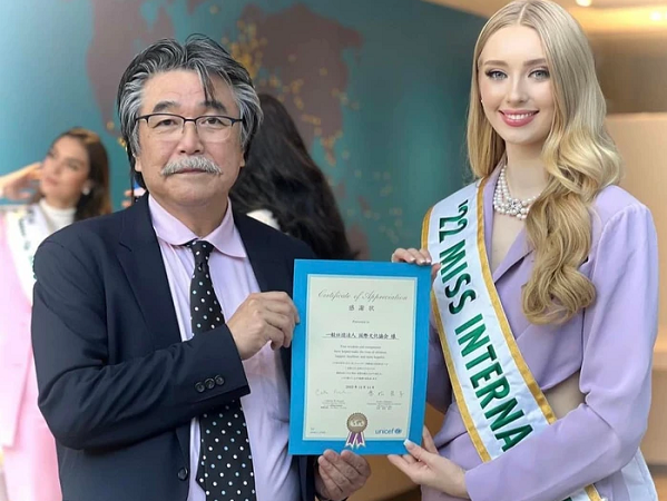 Tân Miss International 2022 có hành động ý nghĩa sau đăng quang, ngài Nawat liền bị xỉa xói
