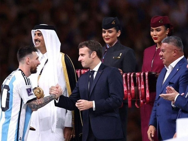 Nữ tiếp viên Việt Nam xuất hiện ở lễ trao giải World Cup 2022