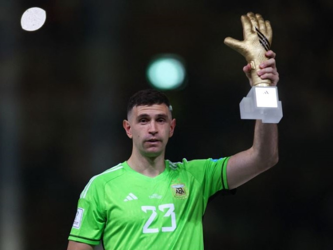 Thủ môn hay nhất World Cup 2022 từng bị Việt Nam sút tung lưới