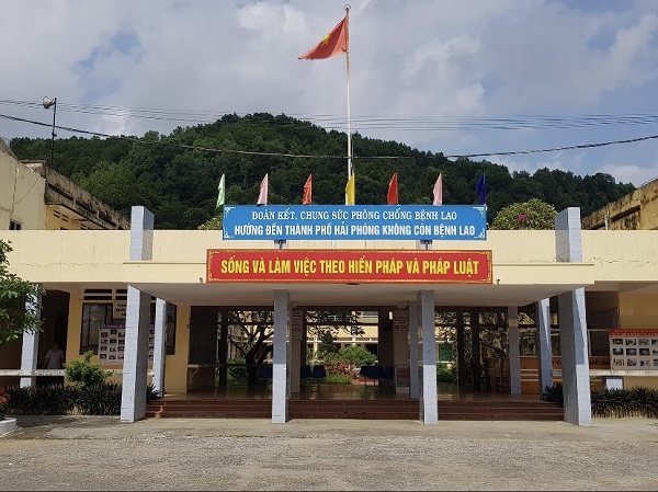 Cán bộ, nhân viên y tế 'tố' phải nộp 4 triệu đồng kèm hồ sơ xét duyệt bậc lương