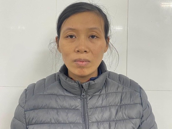 Khởi tố bà mẹ dùng muôi múc canh đánh con ruột tử vong