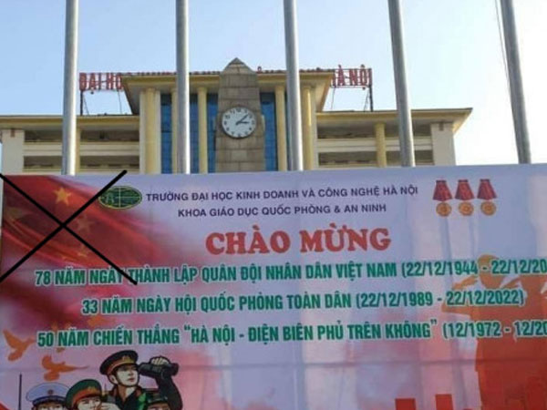 Đình chỉ 2 cán bộ trường Đại học vụ in pano có phông nền cờ Trung Quốc