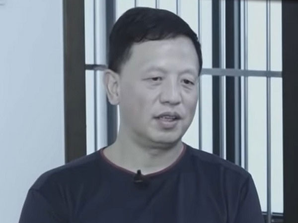 Chân dung quan tham Trung Quốc có kho rượu quý hơn 4.000 chai trong nhà