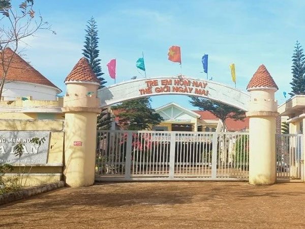 Diễn biến nóng vụ 'Nữ hiệu trưởng phân công giáo viên đi tiếp nhiều đoàn khách 'VIP'