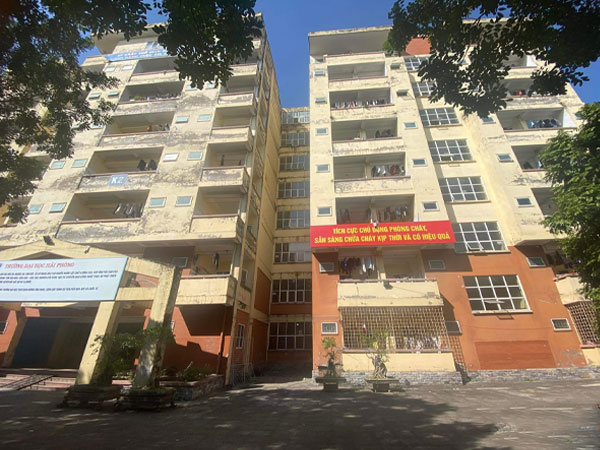 Hơn 1.300 sinh viên ĐH Hải Phòng vẫn mắc kẹt trong ký túc xá mất an toàn