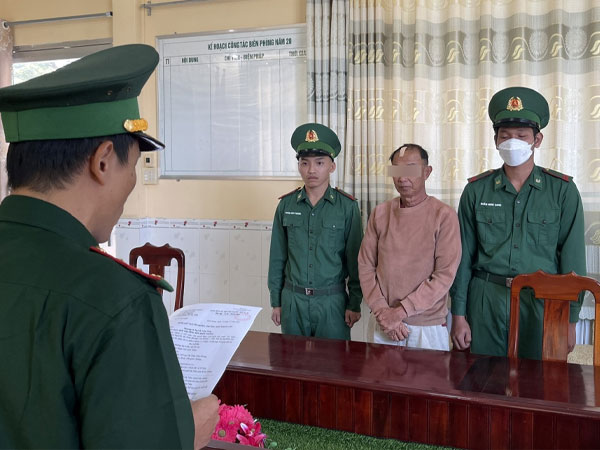 Bắt đối tượng tổ chức đưa người xuất cảnh trái phép sang Campuchia