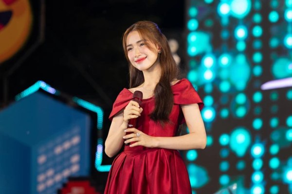 Hòa Minzy thông báo hủy show dịp cuối năm vì vấn đề sức khỏe nghiêm trọng
