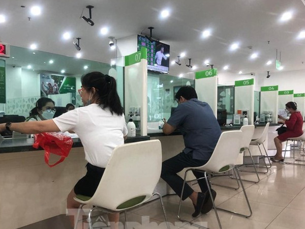 Vì sao ngân hàng phải khống chế lãi suất tiền gửi 9,5%/năm?